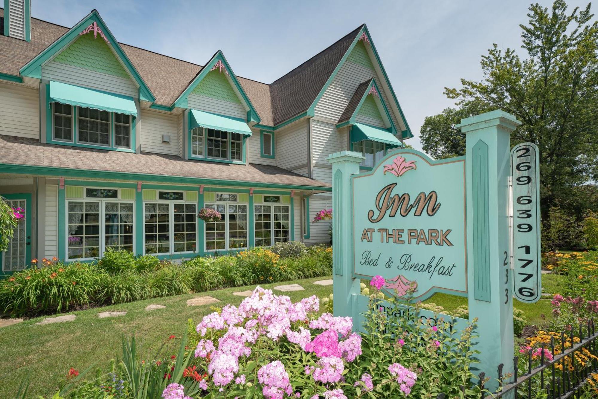 Inn At The Park Bed And Breakfast South Haven Exterior photo