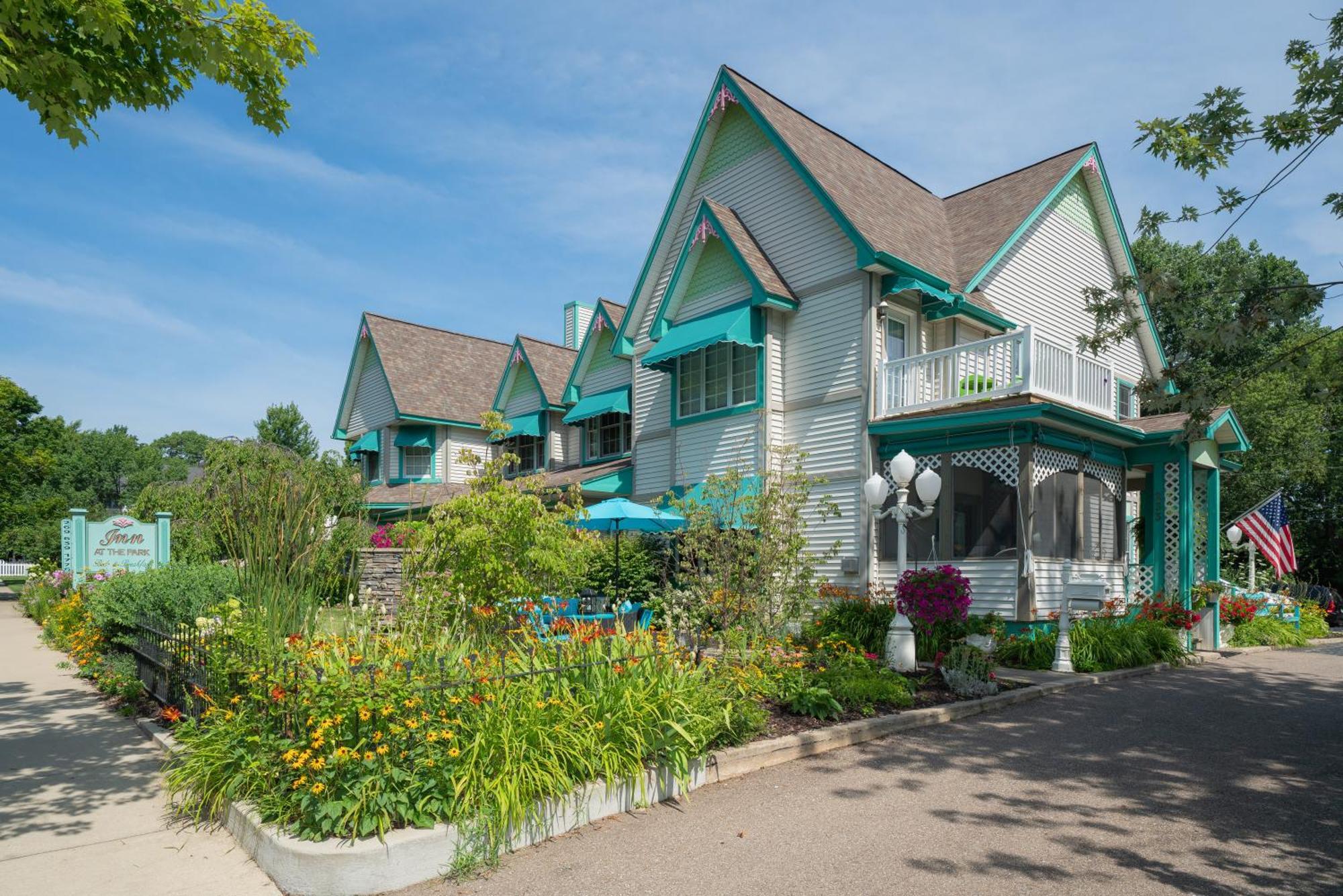 Inn At The Park Bed And Breakfast South Haven Exterior photo